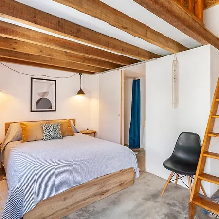 Bloomoon House *